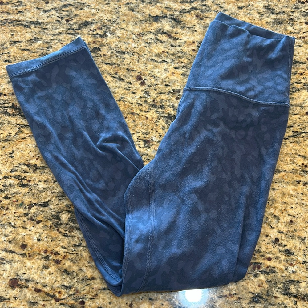 Lululemon aligns size 2